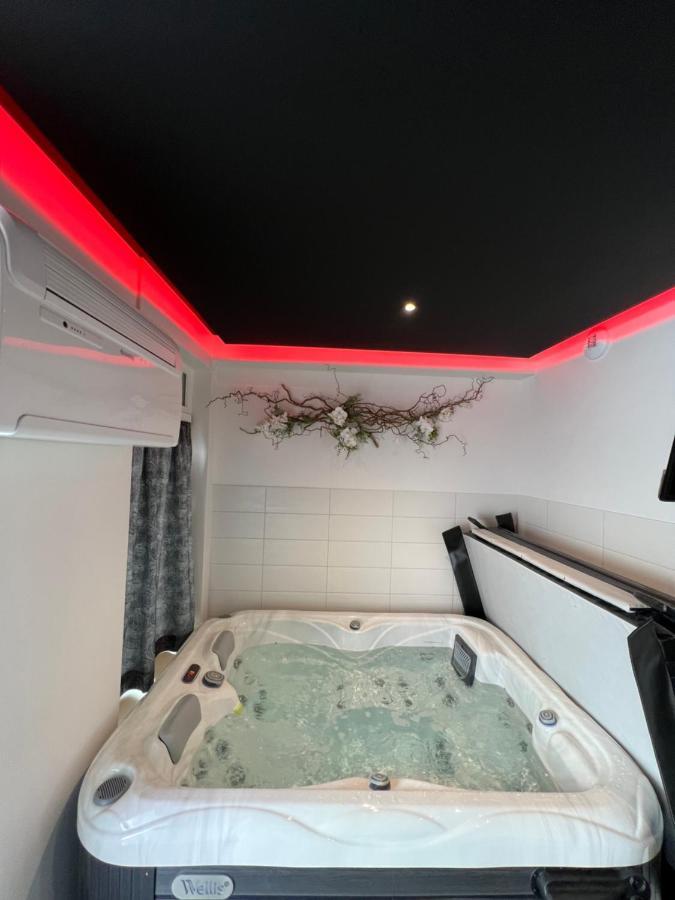 Spa De La Quarterelle Love Room 88 Vosges Remiremont Eksteriør billede
